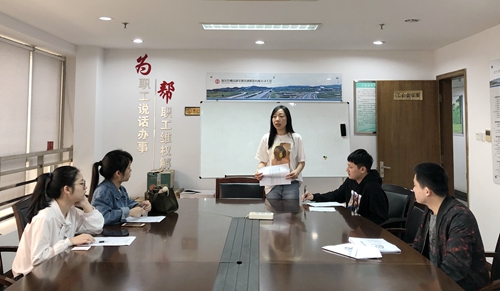 圖為人力資源部對(duì)新員工進(jìn)行培訓(xùn)_副本.jpg